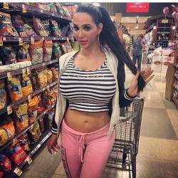 Amy Anderssen shopping