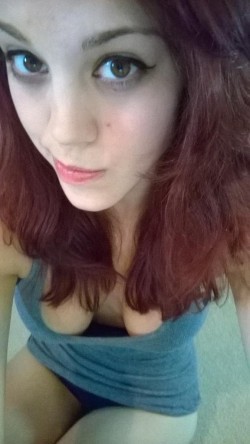 cleavage selfie by 	MFC webcam model MissMolly